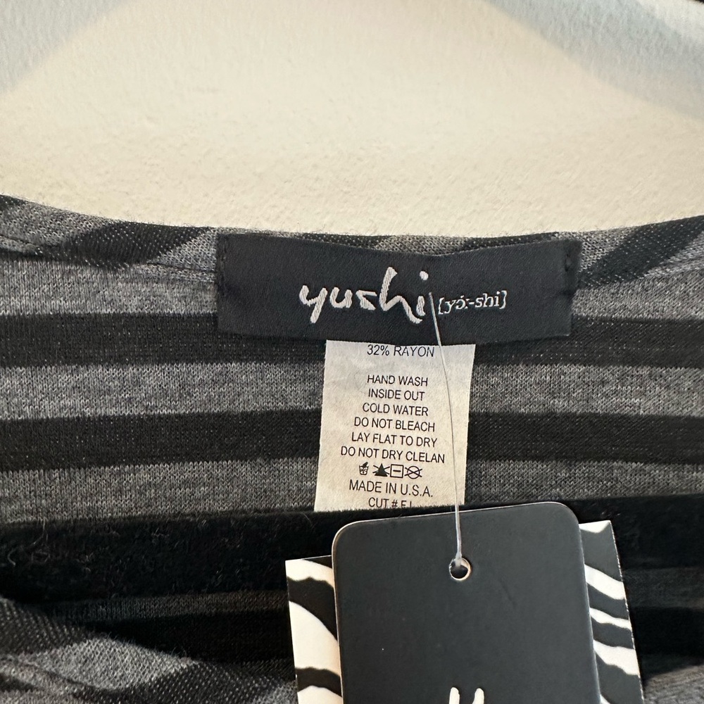 Yushi Black and Grey Stripe A-line Top with Red Accent Zipper Detail XXL NWT - Picture 4 of 5